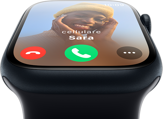 Vista frontale di un Apple Watch con una chiamata in arrivo sul display.